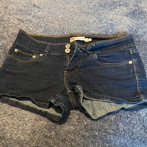 Levi’s shorty shorts